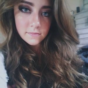 Meet your Posher, Deniece